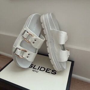 J/SLIDES white leaf Double gold and silver Buckles Sandals